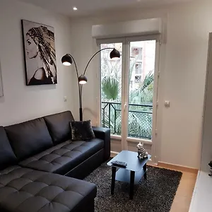 In French Riviera Apartamento